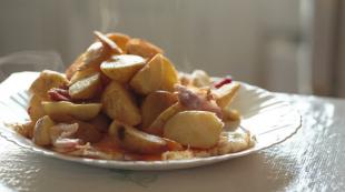 Fried potatoes with lard in a frying pan Fry potatoes in lard recipes