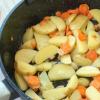 Πώς να μαγειρέψετε λάχανο με πατάτες σε καζάνι, κατσαρόλα, αργή κουζίνα